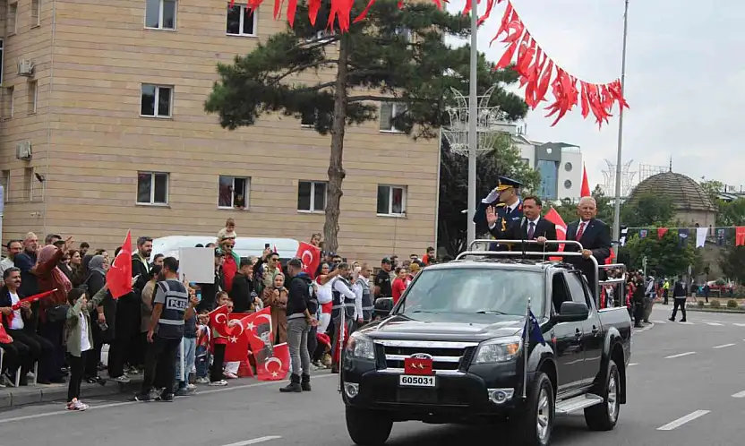 Kayseri'de Zafer Bayramı coşkuyla kutlandı