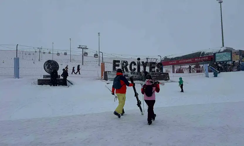 Kayseri güne beyaz örtüyle uyandı