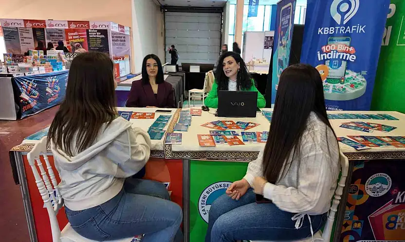 Kayseri Kitap Fuarı'nda çocukların keyfi yerinde