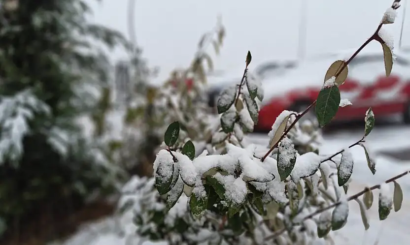 Kayseri'nin yüksek kesimlerine kar yağdı