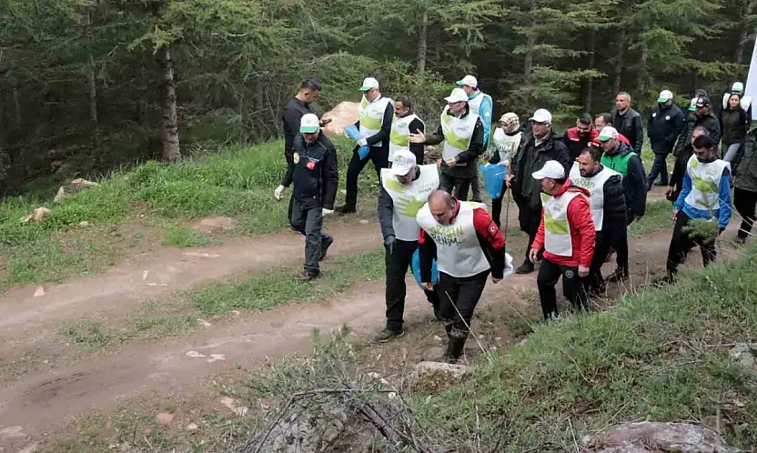 Kayseri protokolü yangınlara karşı ormanda temizlik yaptı