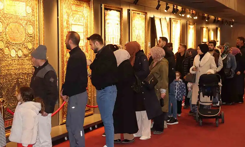 Kayserililer iftarın ardından 'Kutsal Emanetler'e koştu
