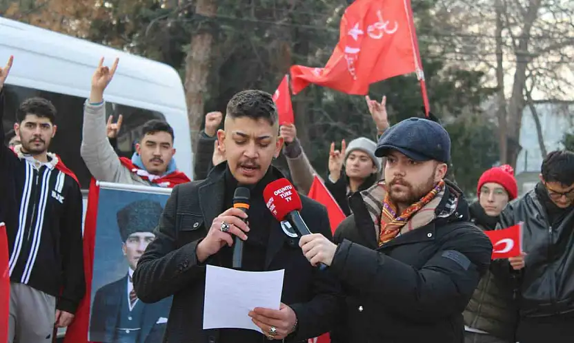 Kayserililerden Türk Bayrağı'na yapılan saldırıya tepki