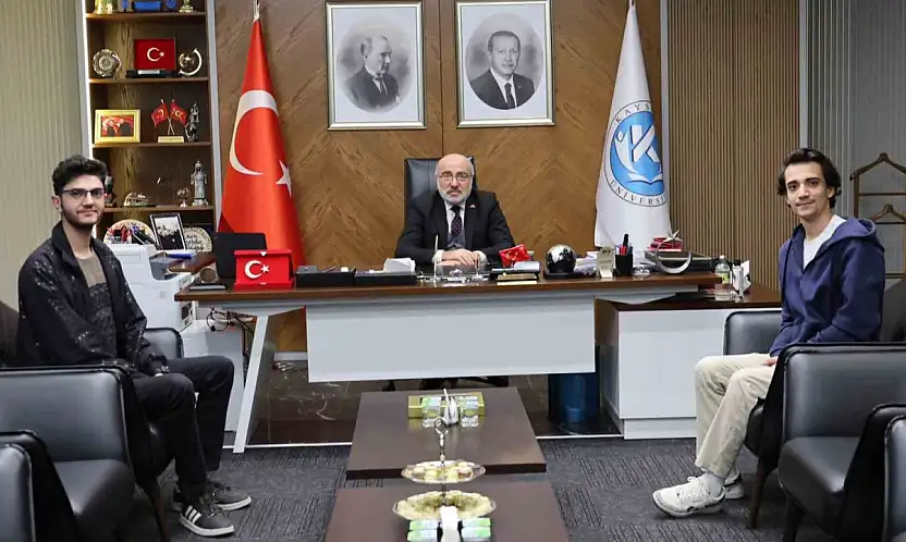 KAYÜ'nün başarılı öğrencilerinden Rektör Karamustafa'ya ziyaret