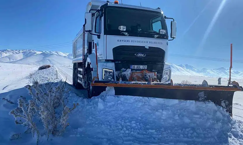 Kırsalda kapalı yol kalmadı: Büyükşehir 266 mahalle yolunu ulaşıma açtı