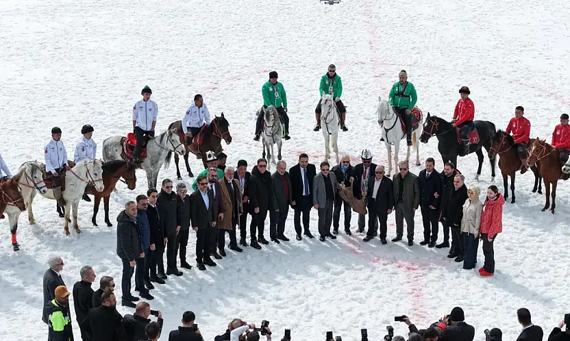 Kökbörü ve Kızak Şampiyonası 5 bin kişiyi Erciyes'te buluşturdu