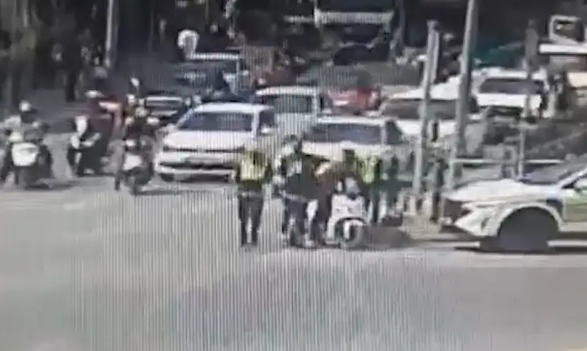 Kuryeyi polisin 'heimlich' manevrası kurtardı