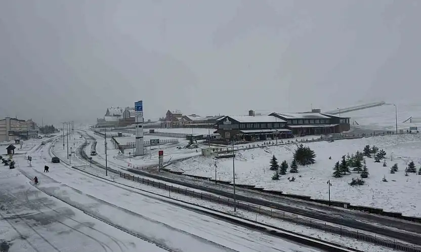 Mayıs karı Erciyes'i beyaza bürüdü