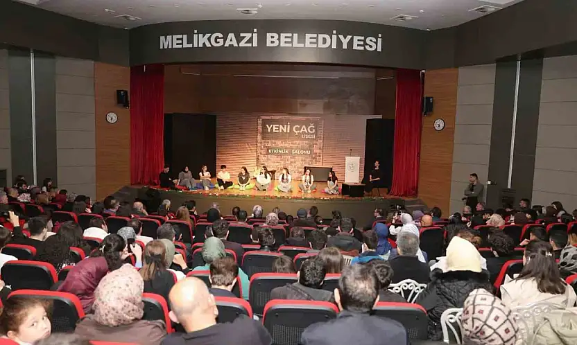 Mektep Melikgazi öğrencilerinin hazırladığı tiyatro oyunu büyük alkış topladı