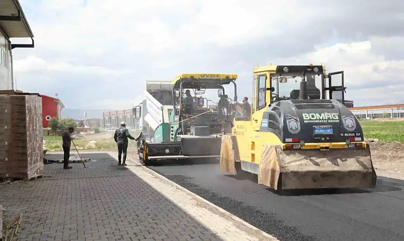 Melikgazi Belediyesi 2025 yılı asfalt sezonu boyunca 80 kilometre yol yaptı