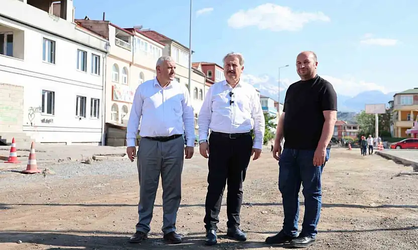 Melikgazi Belediyesi'nden 4 mahalleye asfalt atağı