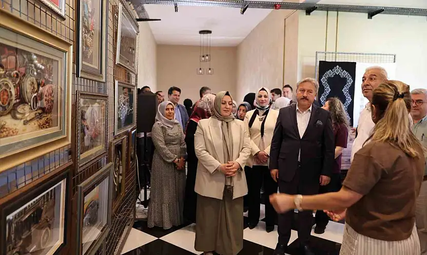 Melikgazi Belediyesi'nin kurslarındaki bir yıllık emek görücüye çıktı
