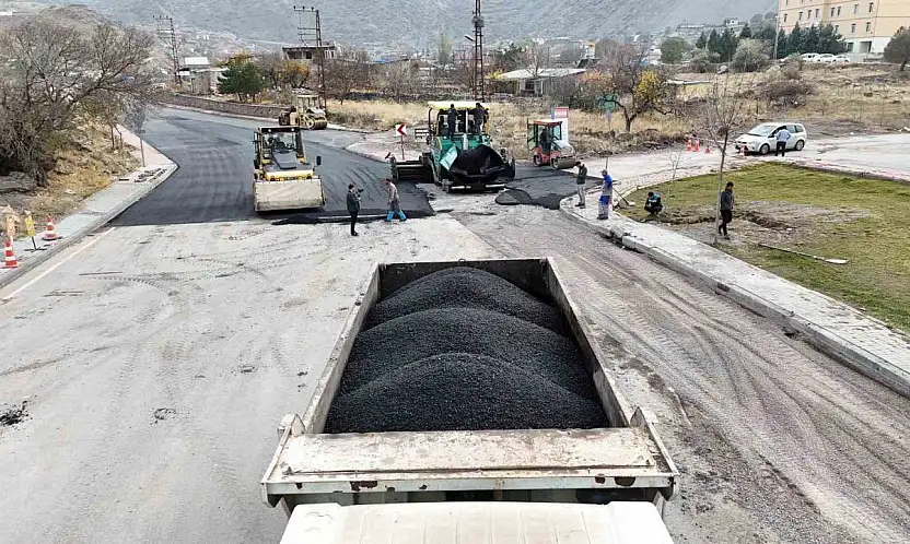 Melikgazi'de yeni yolların yapımına devam ediliyor