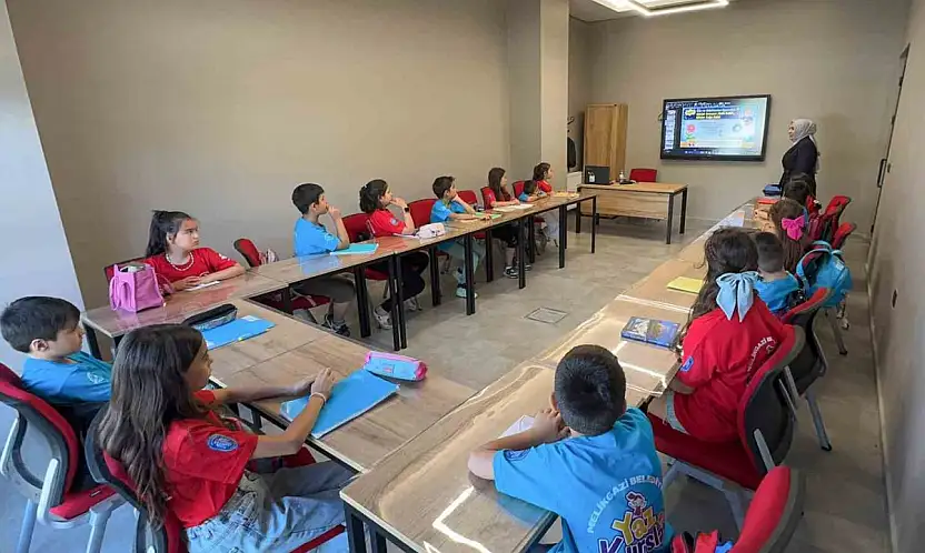 Melikgazi'nin kursları yaz mevsimine renk katıyor