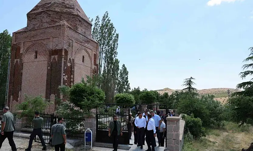 Melikgazi Türbesi Restorasyon ve Peyzaj Projesi için yerinde inceleme