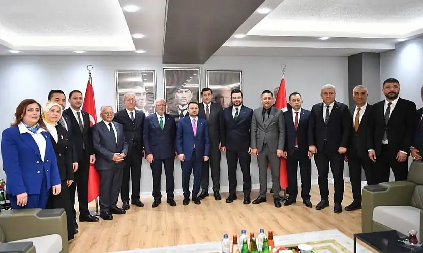 MHP'den Adalet Bakanı Akın Gürlek'e samimi ve sıcak karşılama