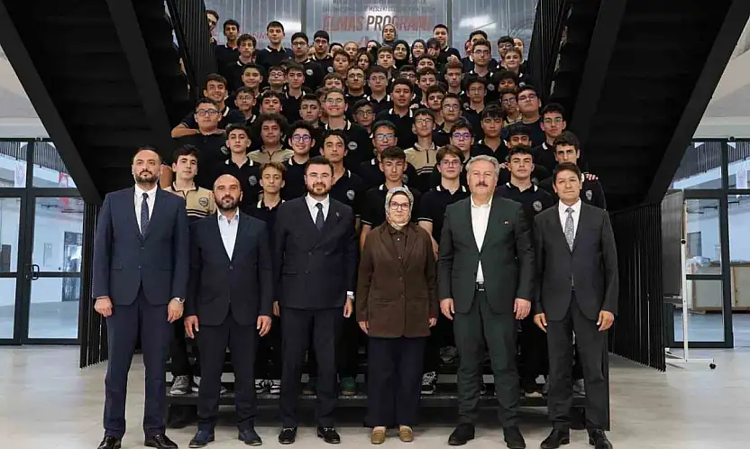 Milletvekili Ayşe Böhürler, Havacılık Lisesi öğrencilerine tecrübelerini aktardı