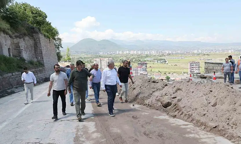 Mimarsinan mahallesinde çöken istinat duvarında inceleme yapıldı