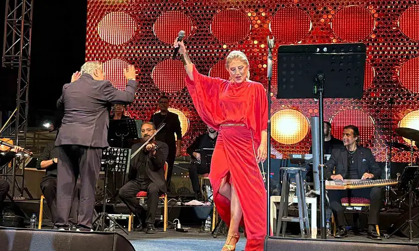 Muazzez Ersoy, Kayseri'de sahne aldı