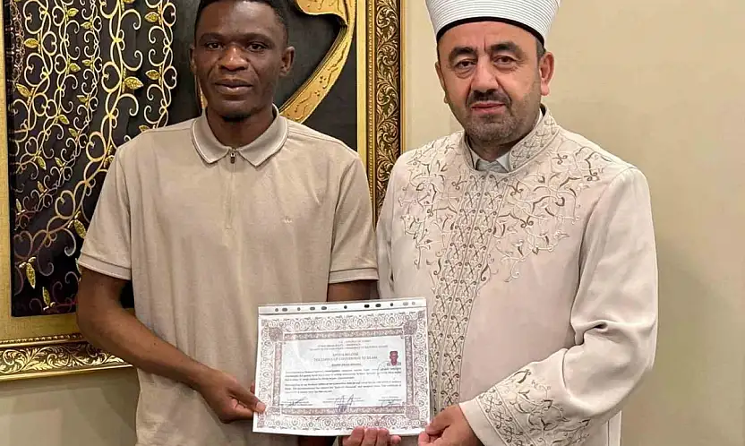 Müslüman olan Zambiyalı Singoma Musa ismini aldı