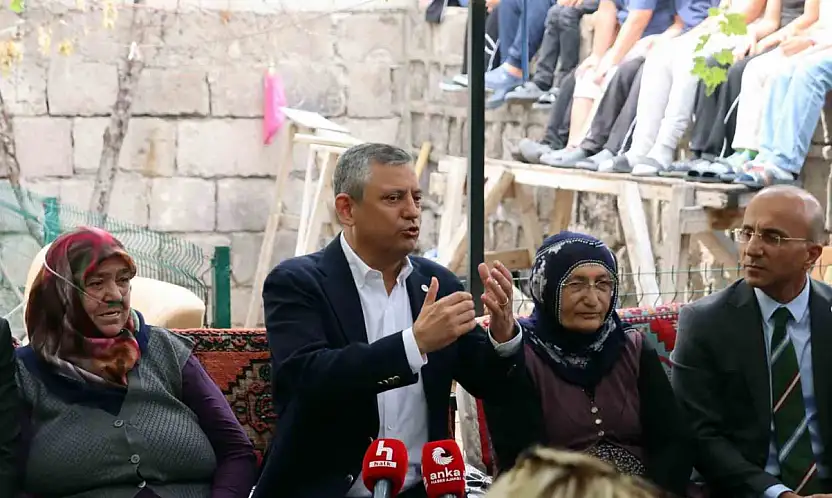 Özgür Özel'den gaf: 'Kayseri'ye CHP'li belediyede getireceğiz'