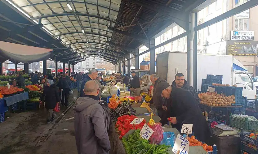 Pazarda zam şampiyonu salatalık