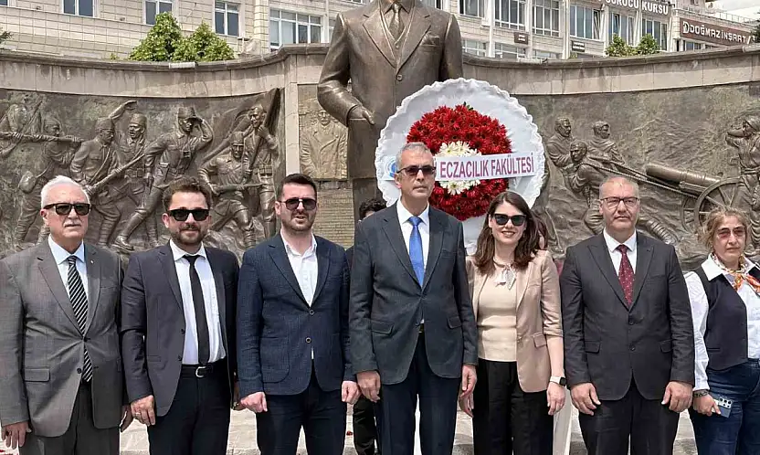 Püsküllü: 'Eczacılar, ilacın güvenli, etkili ve bilinçli kullanımında sağlık sisteminin vazgeçilmez bir parçasıdır'