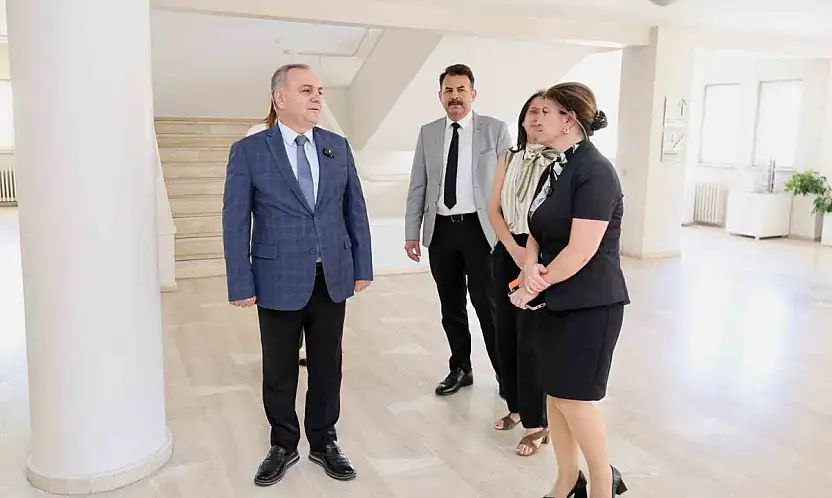 Rektör Prof. Dr. Altun, Mimarlık Fakültesi'ndeki tamamlanan tadilat çalışmalarını yerinde inceledi