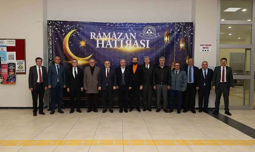 Rektör Prof. Dr. Altun, öğrenciler ile iftar yaptı