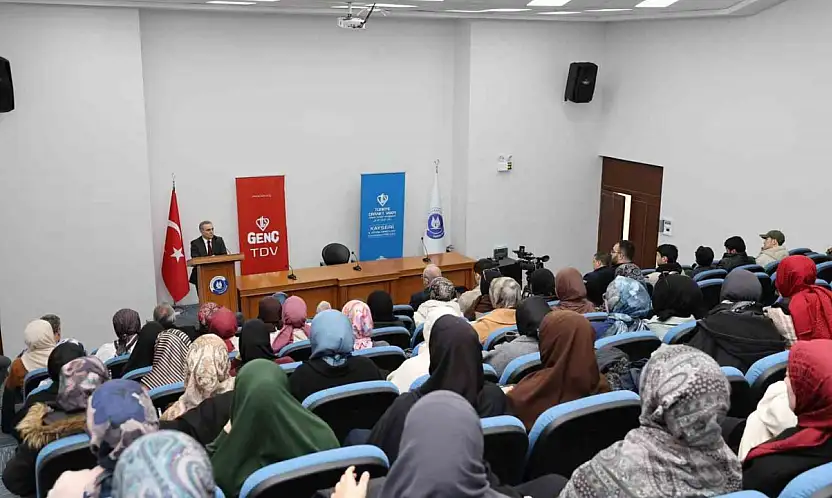 Rektör Prof. Dr. Altun, öğrencilerle kitap tahlili yaptı