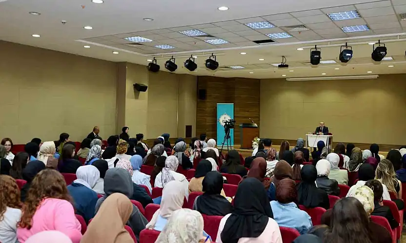 Rektör Prof. Dr. Altun, öğrencilerle bir araya geldi