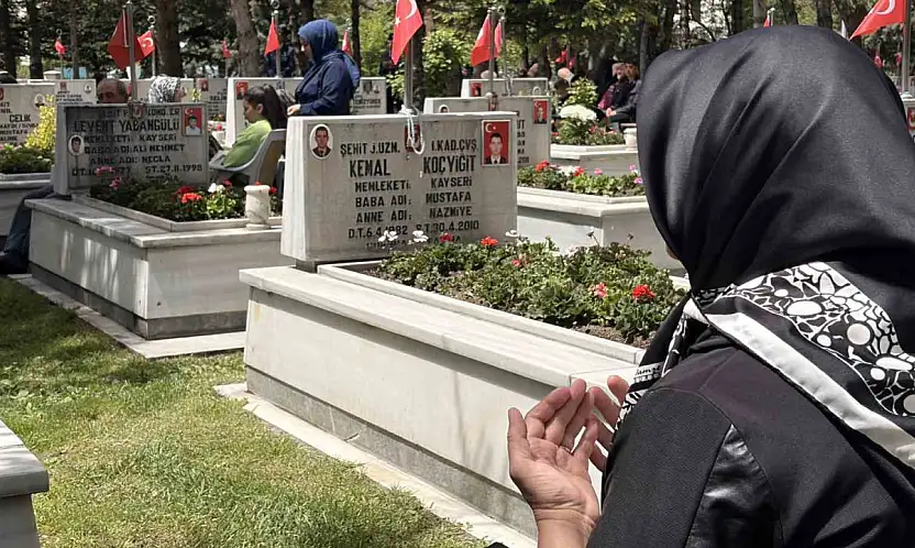 Şehit anneleri, Anneler Günü'nde evlatlarına koştu