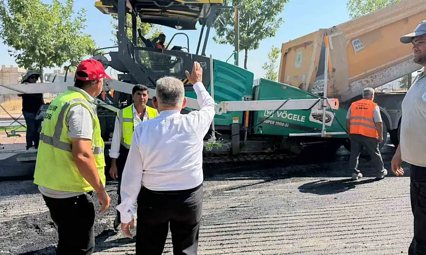 Şehit Komandolar Caddesi'ndeki asfalt çalışması devam ediyor