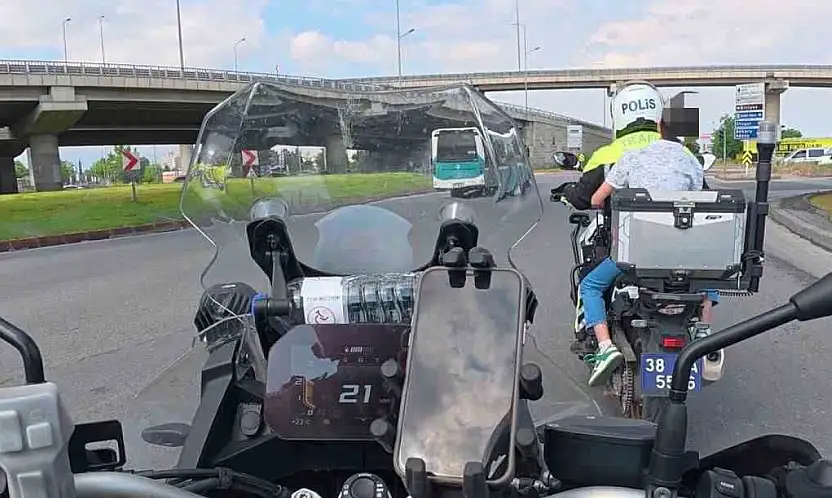 Sınava gireceği okulu karıştıran öğrenciyi motosikletli polisler yetiştirdi