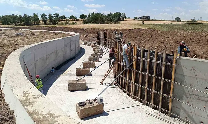 Sosun Deresi'nde taşkın koruma çalışmaları sürüyor