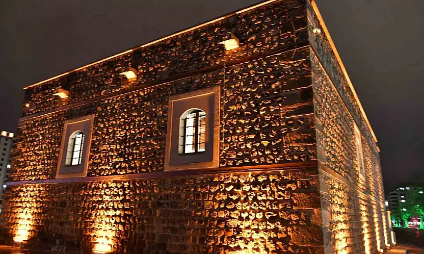 Tarihi Tasmakıran Camii'nde restorasyon sonrası ilk teravih heyecanı