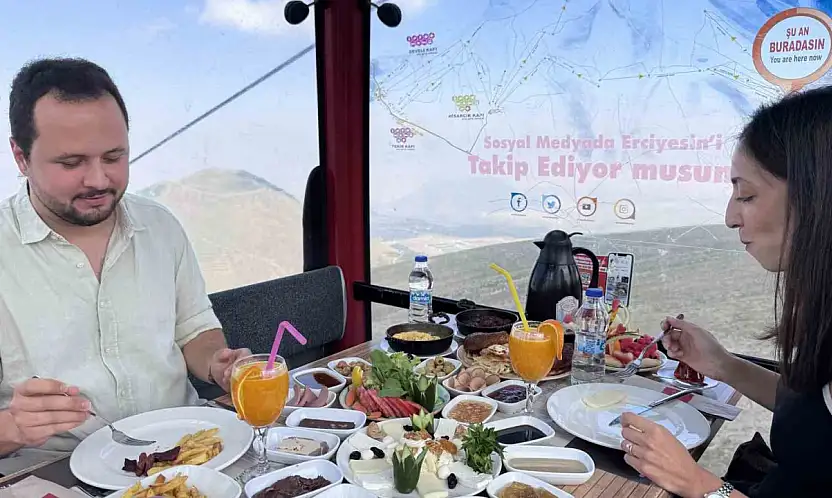 Teleferikte kahvaltı keyfi
