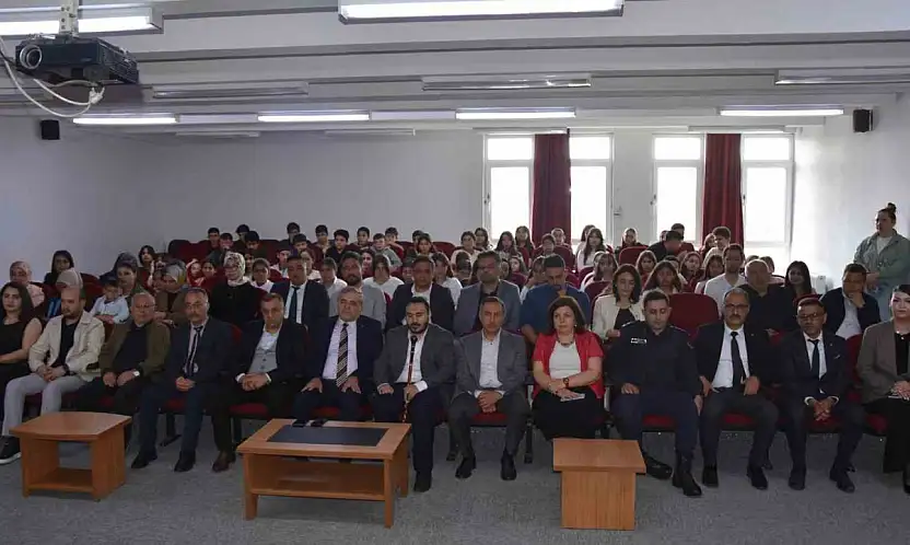 Tomarza'da 'Maarifin kalbinde vakti kuşatmak' etkinliğine yoğun ilgi