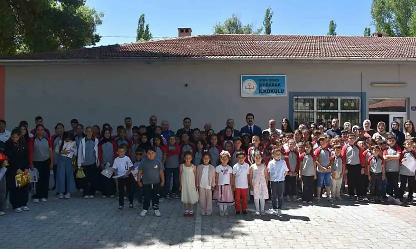 Tomarza'da protokol, öğrencilerin karne heyecanına ortak oldu