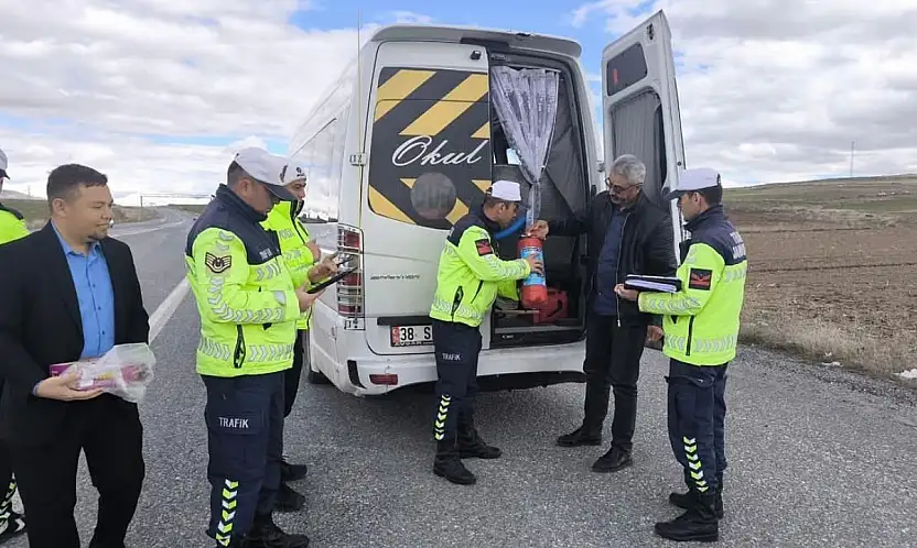 Tomarza'da servis şoförlerine güvenlik ve trafik eğitimi verildi