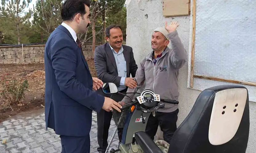 Tomarza Kaymakamı Eser Engelliler Günü'nü unutmadı