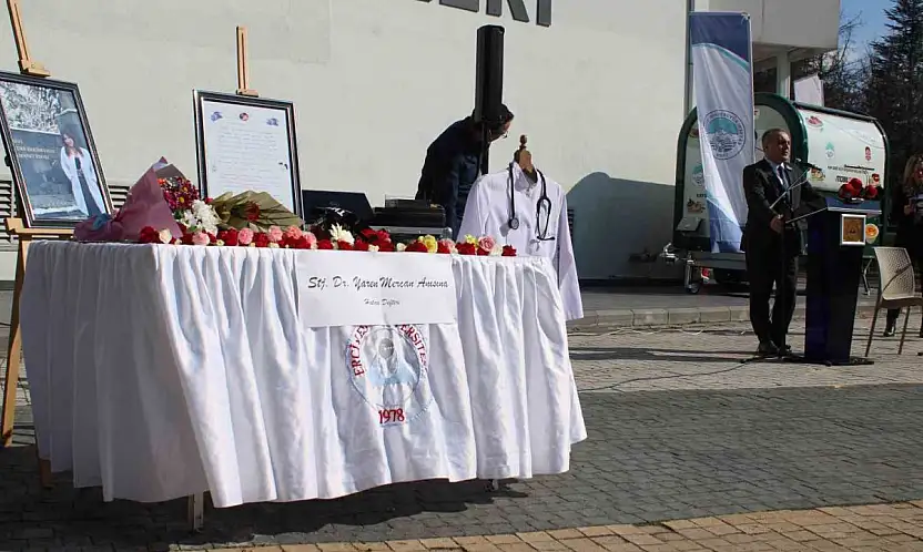 Trafik kazasında hayatını kaybeden Yaren, okuduğu fakültede anıldı