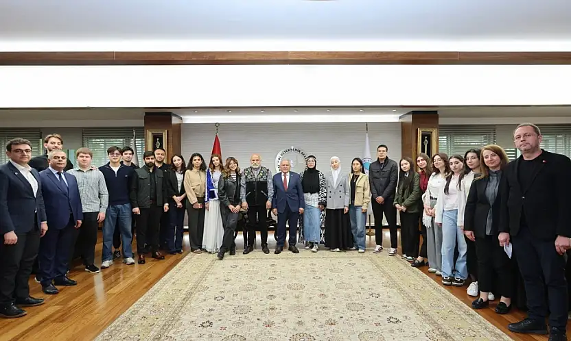 Türk Dünyası gençleri, Kültür Başkenti Kayseri'de Başkan Büyükkılıç'ı ziyaret etti