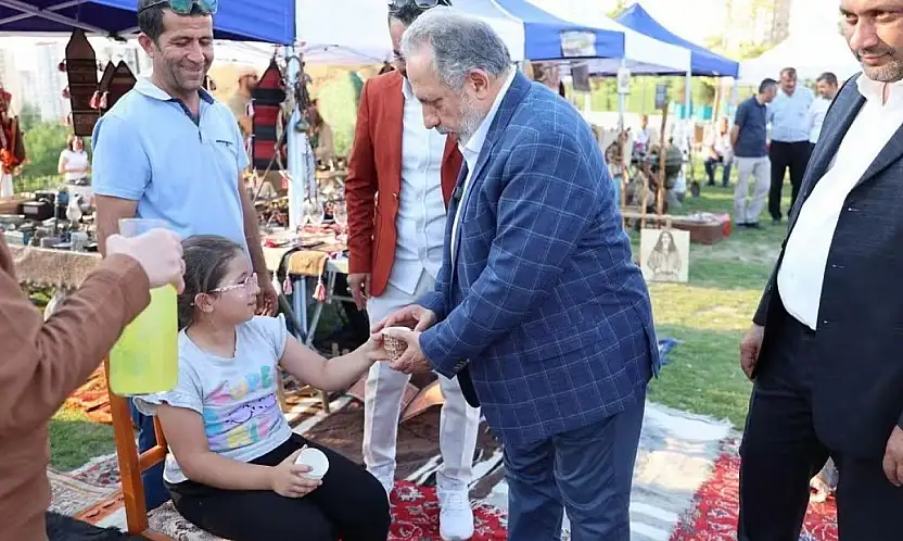 Türkiye'nin en büyük antika fuarı Talas'ta açıldı