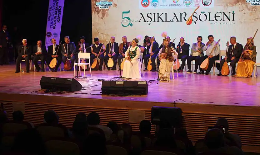Türkiye ve Türk Dünyası'ndan aşıklar aynı sahnede buluştu