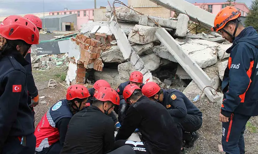 Üniversite öğrencileri, Kıbrıs'ta yapılacak Arama Kurtarma Oyunları'na hazırlanıyor
