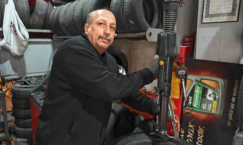 Ustasından kış lastiği uyarısı: 'Can güvenliğimiz için lastiklerimizi taktıralım'