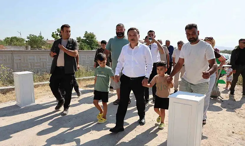 Vali Çiçek Elmalı mahallesi sakinleriyle buluştu