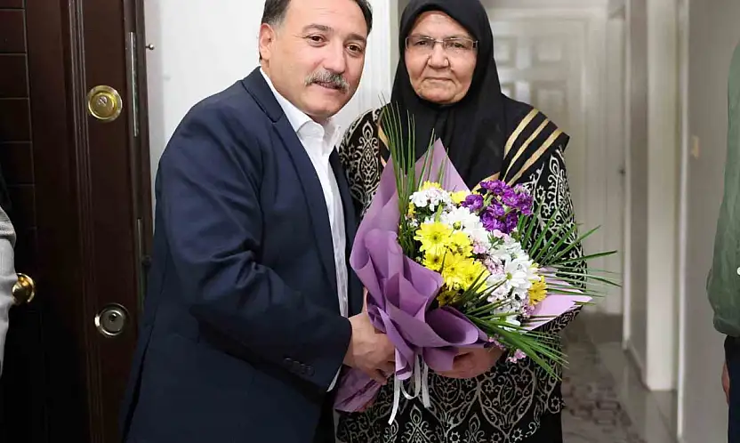 Vali Çiçek'ten Anneler Günü'nde şehit annelerine ziyareti