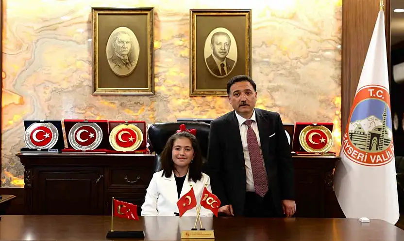 Vali koltuğuna oturan Zeynep'ten il emniyet müdürüne talimat: 'Okulların çevresinde güvenliği artırın'